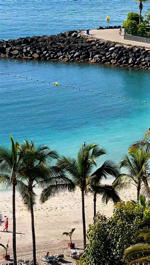 ✨🌊 Today we celebrate World Beach Day, and we couldn't fail to honour one of the most special beaches: Anfi del Mar beach. White sand that caresses your footsteps, turquoise water that invites calm, and a serene sea that becomes a mirror of your soul. 💙 Here, in Gran Canaria, you discover more than just a destination... you find your second home in the world. A place where time stands still and the essentials shine again: breathing, feeling, reconnecting. 🌴☀️ Because every wave whispers a rem
