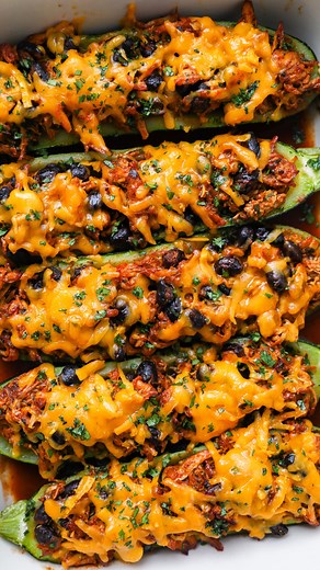 Caitlin Prettyman on Instagram: "CHEESY CHICKEN ENCHILADA ZUCCHINI BOATS!😍 . FLAVOR-PACKED + ready in 30 MINUTES! This is one cozy comforting meal you’re going to love!🥰 Featuring zucchini stuffed with a zesty shredded chicken + black bean filling, topped with cheddar cheese & baked until melty. Serve with all your favorite enchilada toppings & enjoy!🤗 . Comment “Recipe” below⬇️ & I’ll send the recipe link directly to your inbox. OR click the link in my bio⬆️ & search “Chicken Enchilada Zucch