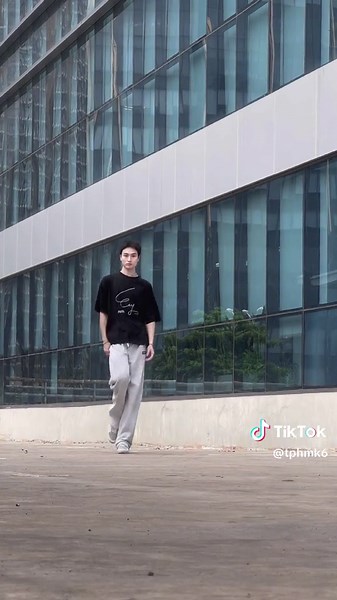 Aggressive this time #catwalk #modeling #horsewalk #runway #fashion #model #unisex #malewalk