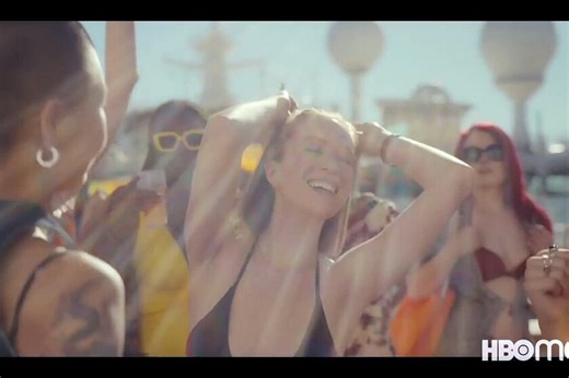 'Hacks': la fabulosa serie de HBO Max lanza el primer tráiler de su temporada 2 al ritmo de 'Make your own kind of music'