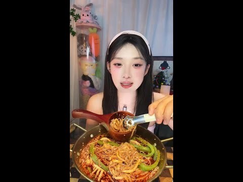 🔴 LIVE: Chinese Girl Eat & Chat | Cozy Mukbang ASMR, Gentle Eating Sounds & Chill Vibes