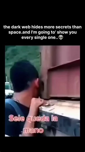 @dark.web.library on Instagram: "Just @dark.web.library 日本利用压电瓷砖将脚步转化为电能。这些瓷砖捕捉来自你脚步的动能。当你行走时，你的重量和动作会对瓷砖产生压力。瓷砖会轻微弯曲，从而产生机械应力。瓷砖内部的压电材料将这种应力转化为电能。每一步都会产生少量电荷，而数百万步结合在一起就能产生足够的电力来驱动 LED 灯、数字显示屏和传感器。在像涩谷车站这样繁忙的地方，每天大约有 240 万个脚步为这一系统作出贡献。这些电能可以被储存或立即使用，从而减少对传统电力来源的依赖，并支持可持续的城市基础设施。这种方法将日常运动转化为实用的可再生能源 #日本 #知识 #事实 #你知道吗 #推荐 科技 创新 历史 技术 ..."