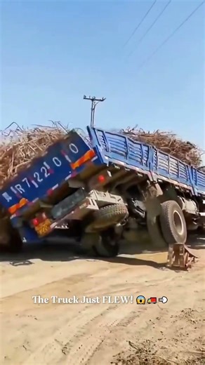 The Laziest or Smartest Way to Unload a Truck? 🚚 #trucklife #physics