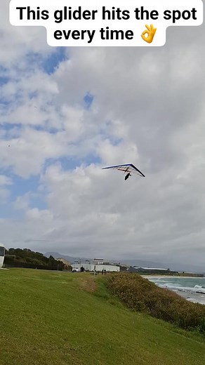 112K views · 1.8K reactions | Airborne Fun 160 , the best handling glider I have , lands itself pleasure to fly . #hangglidinglife #toplandings #live #spotlanding #sun #gliding #australia #hanggliding #livinglife #soaring #fun #flying | Paul Stewart | Facebook