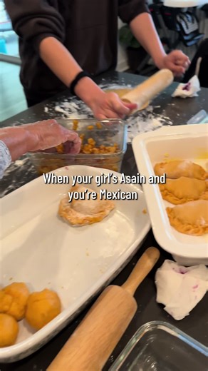 Moms empanada cooking class 👩‍🍳 | empanada