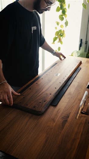 Mattia | Desk Setup 🪴 on Instagram: "without @balolo my desk wouldn’t be the same 👌 The BALOLO Setup Cockpit is the one accessory that keeps my entire workspace clean, organized, and ready before I even start working 😌 From holding my iPad at the perfect angle as a second monitor, to hiding cables with cable magnets — it’s all designed to save space and keep your workflow clutter-free 🙌 You can customize the whole shelf with accessories like the MagSafe Holder, Watch Holder, Headphone Stand,