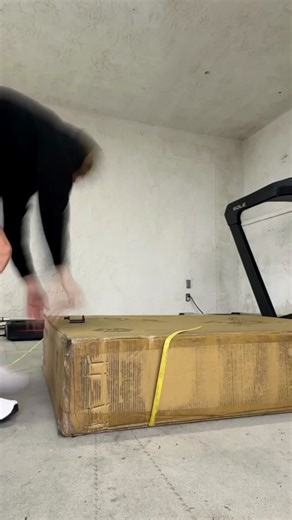 Watch Jennifer set up the one and only SB900 Sole Bike, the best in the game! Don't wait, check it out now and revolutionize your workout experience. 🚴‍♀️💨 #sb900 #solefitness #ridetosuccess #ridewithus #thebestinthegame #fitnesstrainer