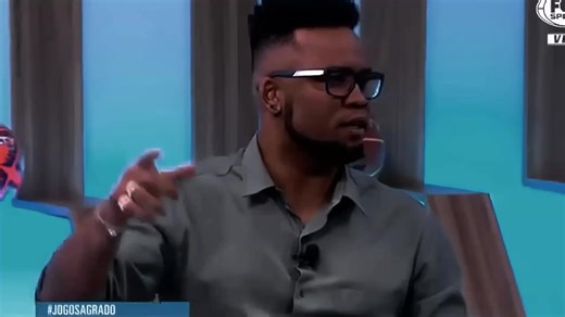 A Análise do Desempenho de Carlos Alberto no Clássico