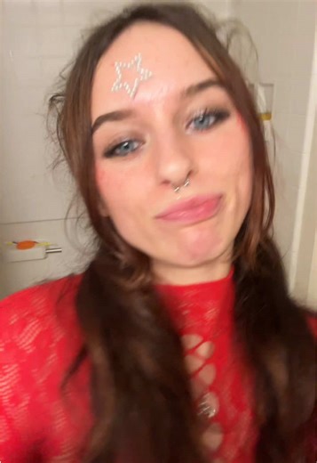 YURP! P.S. Tongue weird color from lollipop 😒