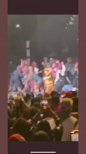 Nicki Minaj let’s fans on stage to perform Super Freaky Girl at Powerhouse Philly 2022. #reels #reelsinstagram #nickiminaj #nickiminajfans #superfreakygirl #trending #trendingreels #twerk #twerking #powerhousephilly #explorepage #fyp #music #livemusic #hiphop #rap #Live #livemusic #liveperformance #entertainment #celebritynews #viralpage #hiphopblog | Channel 49 NUmedia