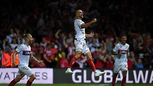 Wing's wonder strike