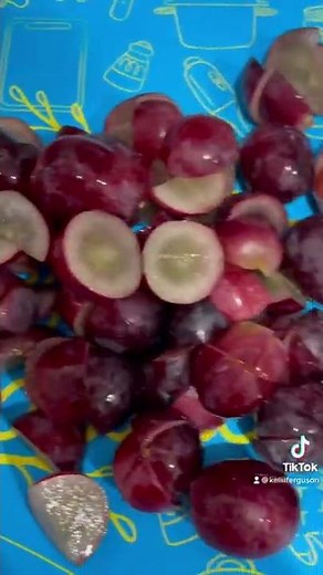 Yummy kale and grape salad on a Friday:-) #easyrecipe #healthyfood #kale #goodfood #superfood