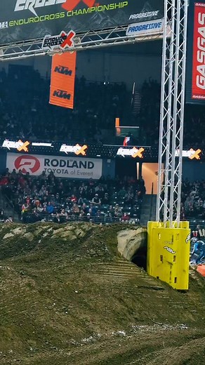 📣 Jonny Walker is the 2025 AMA EnduroCross Champion! What an epic comeback in the 5th & 6th rounds to finish atop the podium here in Washington! #EnduroCross @foggyllamafilms @staticphotoz @sxslideplate @dirttticks @flomotorsports @slavensracing @progressive @kickeraudio @ircmoto @officialtriumphracing @acerbisusa @rmatvmc @sunocoracefuels @enduroengineering @ktmusa @husqvarnamotorcyclesusa @gasgasusa @lawtigers @guts_racing_inc @gbrakesusa @xcgear17 @bulletproofdesigns @asvinventions @betausa 