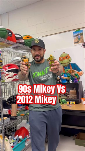 90s Michelangelo vs 2012 Michelangelo… Who Wins? 🐢