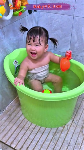 Toddler Bath Tub with Seat: Let Your Little One Sit, Splash, and Play During Bath Time #CuteBaby