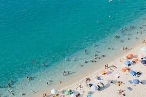 Il Warm Minimalism di una villa in Calabria da vivere tutto l'anno