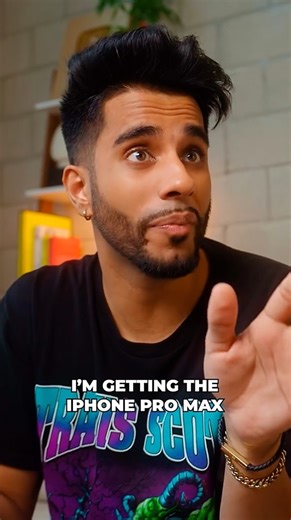 iPhone users Vs. Android users 😅 | Youtwotv