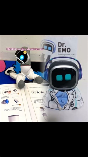 Clicbot reading about himself #aibirobot #robotemo #petbot #clicbot