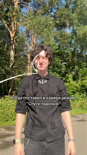 тгк: fedaytoday Это уже не просто приложение, а культурный феномен и двигатель поп-культуры. Вот полный расклад по Тик Току — от механики до влияния на мозг. 1. Суть и механика (Почему он «залипает») Это вертикальные короткие видео (15 сек — 3 мин). Но в алгоритме: · For You Page (FYP) — главная лента. Алгоритм подстраивается под вас за считанные минуты, анализируя не только лайки, но и время просмотра (досмотрел ли ты до конца), повторные перемотки и даже то, на какой частоте звука ты остановил