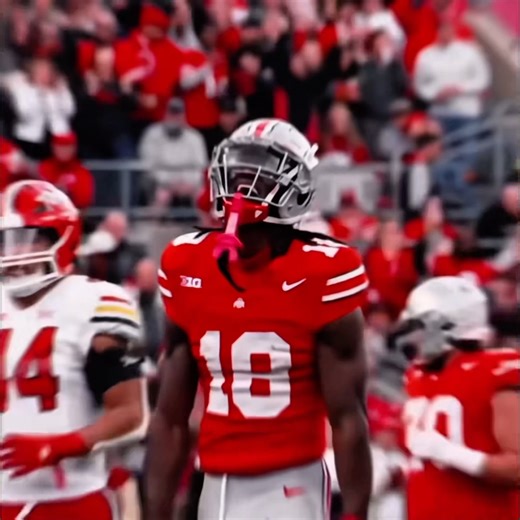 She keeps on texting me || Peep the loop 👀 || #marvinharrisonjr #jeremiahsmith #ohiostatebuckeyes