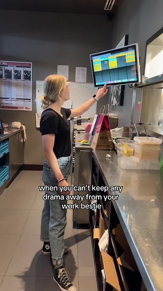 😆😆#mrmikessteakhousecasual #mrmikes #mrmikessylvanlake #hostess #server #greatservice #expo #serverlife #friends #hostessproblems #drama #workbestie