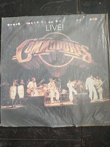 Commodores - Live!