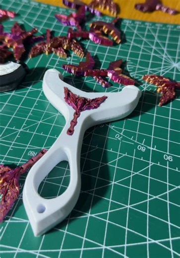 Logo 3D Tím Titan Mới Chịu