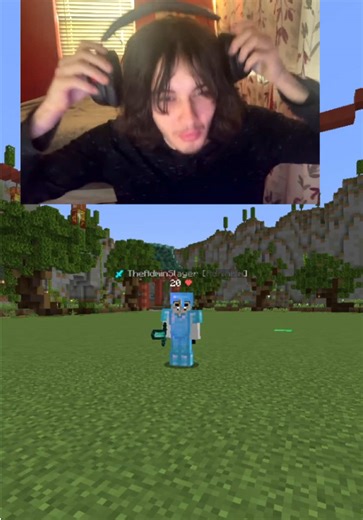 new headset lowkey broken lol #hyperx #cloudiii #minecraft #pvp #sharpness #conexion #minecraftmemes #fyp