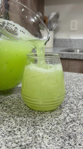Aguas Frescas de Limón con Pepino Refrescantes
