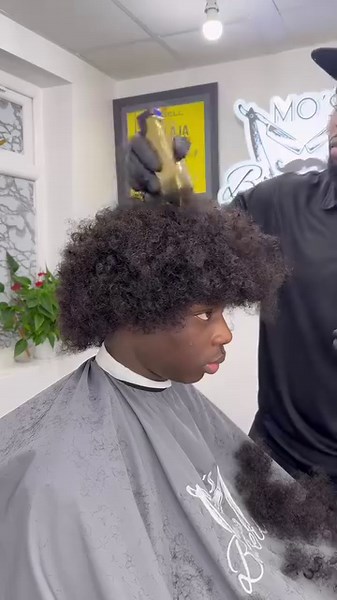 Does it suit him? 🔥 #barber #haircut #drake | Mo's Barbers