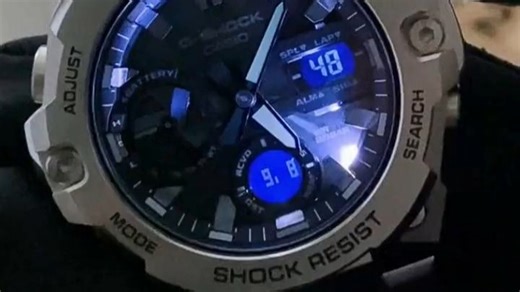 卡西欧钢铁侠系列G-SHOCK GBA-900基于强悍防护性能与潮酷设计，专为户外运动及都市通勤打造。30米防水、防震耐磨结构应对日常磕碰，双显液晶屏兼顾数字精