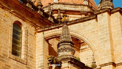 Rubens - Craftsmanship born from tradition 🇮🇹 A new Italian Classics collection where heritage and craftsmanship come together. Rubens draws inspiration and embodies the rich charm of both Dutch Ripple textures and the sculptural elegance of the Flemish period. Beautifully finished using traditional hand gilding techniques, Rubens echoes centuries of craftsmanship. Designed for fine art, its versatile profile inspires bold creativity, making it an exceptional choice for standalone framing or m