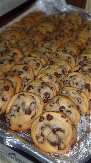 405K views · 1.6K reactions | I’ve made these three times in two weeks and now everyone thinks I’m hiding some kind of secret ingredient  Recipe in First (c.o.m.m.e.n.t ). | Easy Recipes | Facebook