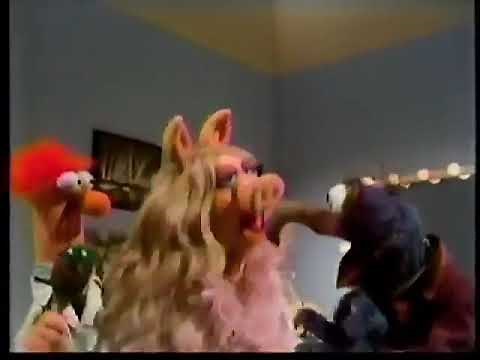 John Denver and the Muppets - Christmas Is Coming (from A Christmas Together)