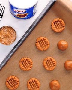 17K views · 309 reactions | Fork marks help your Peanut Butter Cookies bake evenly Share this Crisco #BakingTip with someone who ❤️s peanut butter ⬇️ | Crisco | Facebook