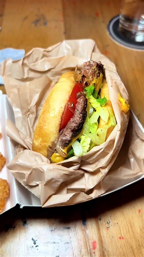 📍 Dodson’s Bar & Commons – 7438 Wornall Rd, Kansas City, MO If you’re looking for one of the best smash burgers in Kansas City, head to Dodson’s in Waldo where you’ll find the legendary Cosmo Burger inside the bar. 🍔🔥 Pair those burgers with Dodson’s craft cocktails and you’ve got the perfect Kansas City foodie night out. Here’s what we ordered 👇🏼 🍔 Patty Melt Juicy smashed beef with melty cheese and perfectly griddled bread. Crispy edges, buttery flavor, and pure comfort food vibes. 🍔 Do