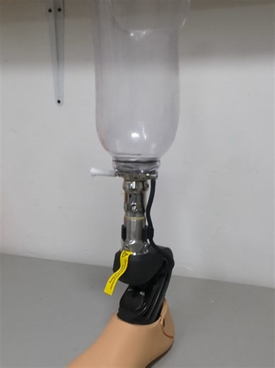 compartimos el resumen del proceso de fabricación de esta joya de prótesis, con sistema híbrido icelock (pin vacío activo), con bomba unity marca ossur y pie de fibra de carbono proflex terra de ossur.. ##PrótesisChile #Ossur #prosthetic #protesisdepierna #ortopediatecnica