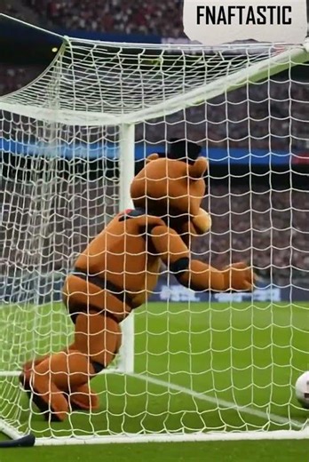 Freddy is playing with Ronaldo #fnaf