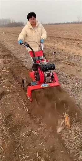 Cultivator Multi-functional four-wheel drive mini tiller Easy to use and easy to use.