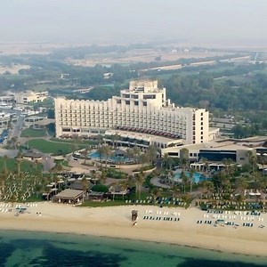 Dubai’s Largest Experience Resort So close to the city, yet so far from the everyday. With 1 million square metres of nature and 800 metres of private beach as your playground, you have all the space to disconnect and rejuvenate! Book your ideal staycation from AED 396 and get 100% credit back on daily dining and experiences. https://www.jaresortshotels.com/dubai/ja-the-resort/offers/the-resort-staycation . . #JATheResort #JAPalmTreeCourt #JABeachHotel #JALakeViewHotel #staycation #familytime #s