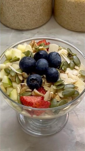 Easy Breakfast You’ll Want Every Morning 🥣🍓 Healthy Oats & Fresh Fruit Recipe