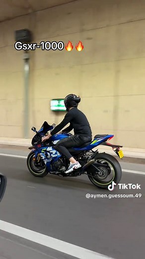 Gsxr 1000 Review: Performance and Features Unleashed