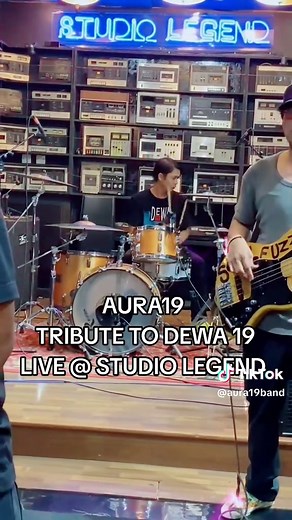 AURA19 TRIBUTE TO DEWA 19, LIVE FROM STUDIO LEGEND #separuhnafasdewa19 #dewa19coversong #aura19 #aura19band #baladewa #ahmaddhanithelegend #andraramadhanthelegend #bintanglimaalbum #studiolegenddewa19 #wismadewa19restography #tributetodewa19 #riofaturachman #pandupermono #hendranugros #syafamifabasqa #baggai @Rio Faturachman @abiandu @Warkop Putra Dewa @Syafami Fabasqa @baggaymana