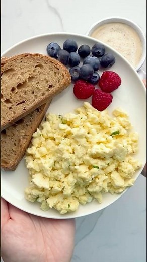 Scrambled Eggs with Cottage Cheese #highprotein