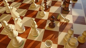 「チェスでは、黒い敵のポーンの白いポーンでキャプチャを通過し、動きを停止します。チェスゲームで通路の駒を取る」の動画素材（ロイヤリティフリー）1107727649 | Shutterstock