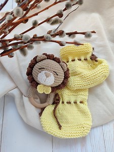 Crochet Booties Newborn, Crochet Lion Toy, Yellow Booties and Lion Toy Gift Set, Baby Shower Gift, Newborn Gift - Etsy