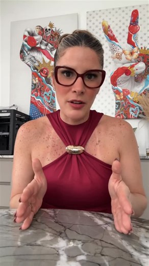 Gaby Díaz on Instagram: "Es importante compartir lo que a uno le ha ayudado a llevar un protocolo de salud. @dr_waleman @bahamondeclinic / @dickveram @luigylorenty / @drakarlacruzm @uraga_dermatologia_estetica"