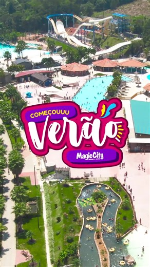 Magic City | Parques & Hotéis on Instagram: "O VERÃO OFICIALMENTE COMEÇOU! ☀️💦 E vamos combinar: tem verão melhor do que verão no Magic City? É refrescante, cheio de experiências incríveis e com diversão garantida pra toda a família 🤩💙 E se a hospedagem já conquistou você, esse é o momento perfeito pra garantir ainda mais dias por aqui: ✨ Promoção Pague 2 e Fique 3 Noites em Janeiro • Check-in válido aos domingos • Uma diária GRÁTIS no seu pacote • Mais dias de parque, descanso e diversão Seu