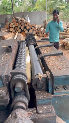 Wood peeling machine core wood working plywood 🪵👌|#woodindustry #peeling #shorts