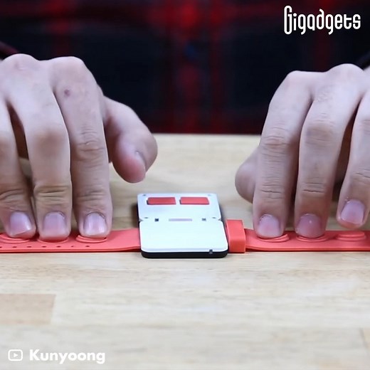 83K views · 1.4K reactions | This wrist band is actually a braille keyboard. | GIGadgets | Facebook